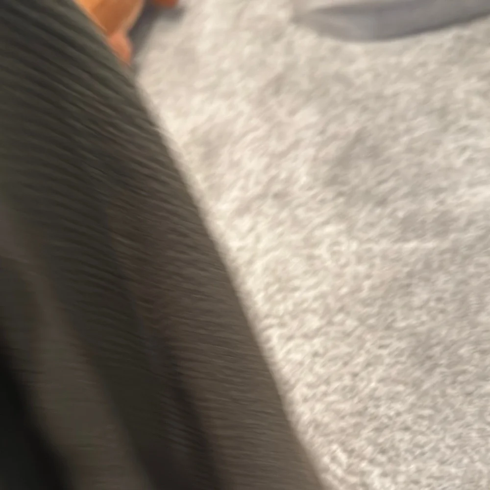 Lululemon green textured shorts - Picture 4 of 6